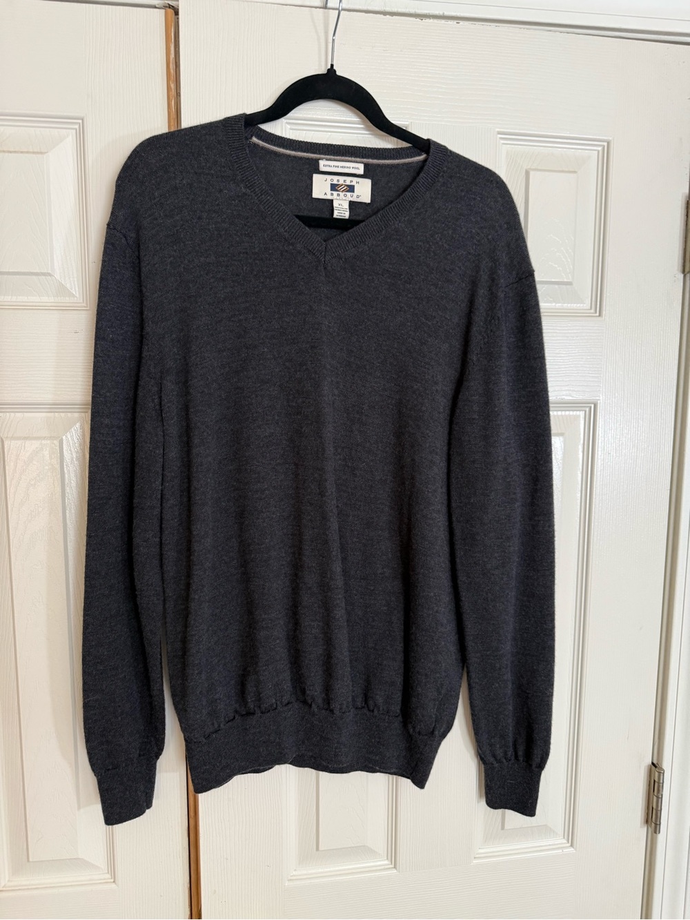 Joseph Abboud Men’s XL 100% Extra Fine Merino Wool V Neck Sweater